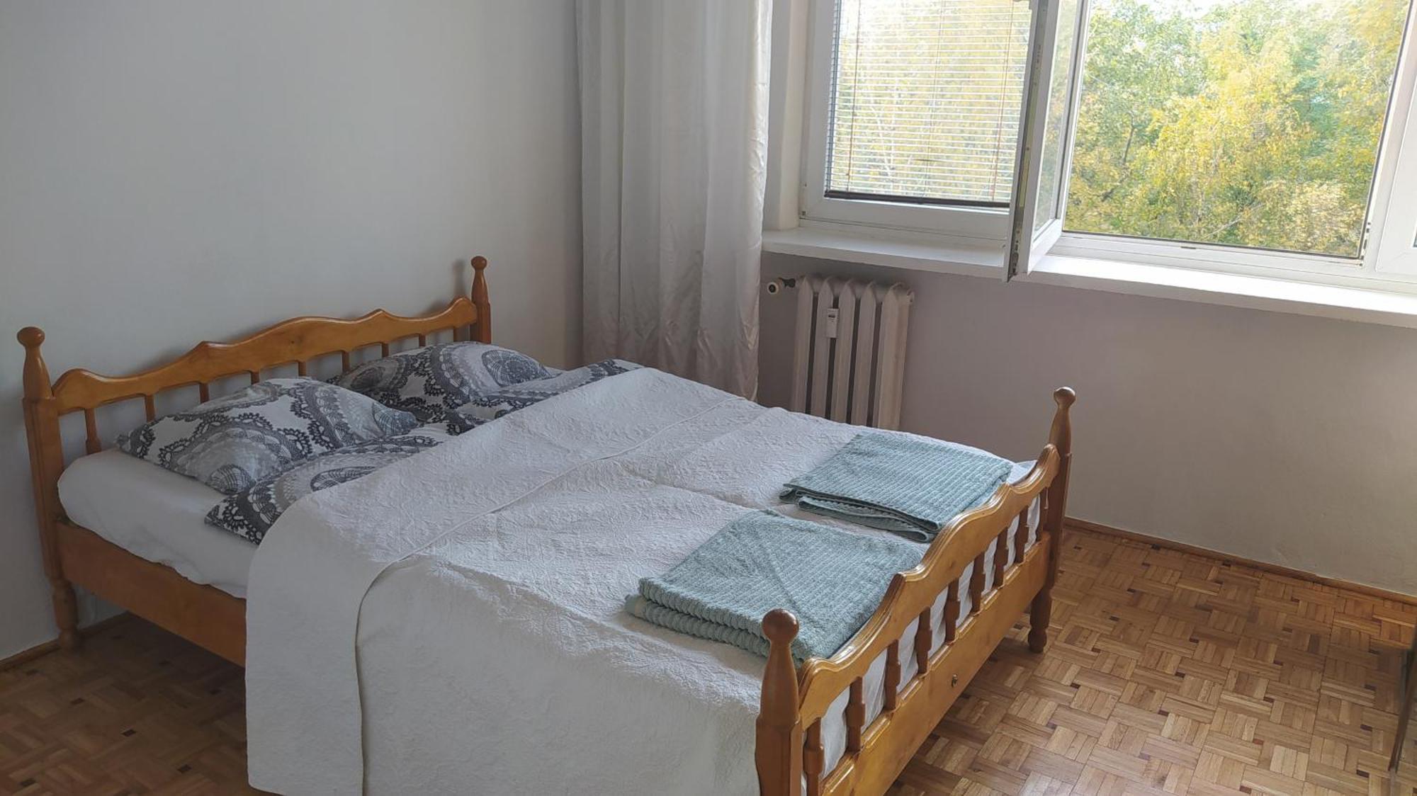 Uroczy Apartament Z Bezplatnych Parkingiem Warsaw Luaran gambar